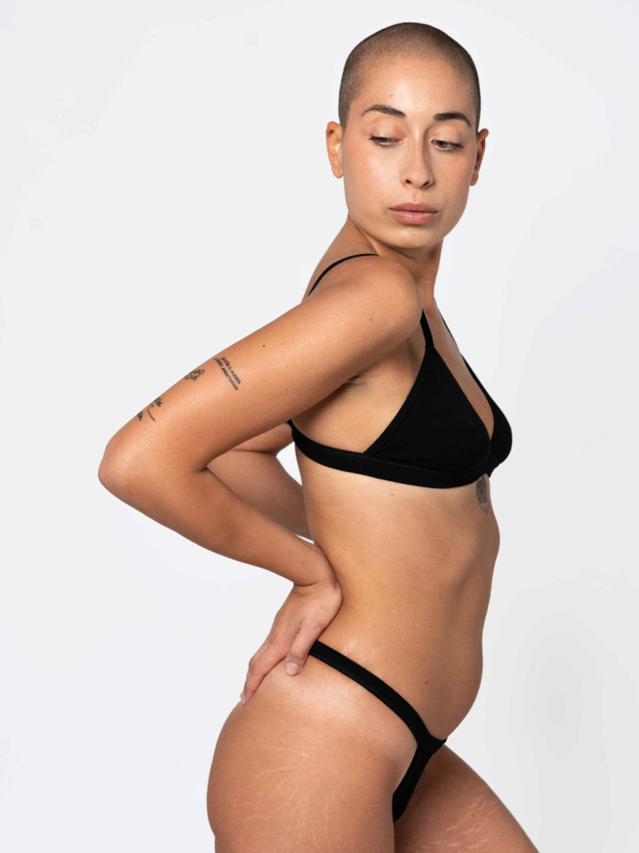 MIDNIGHT ALMOND triangle